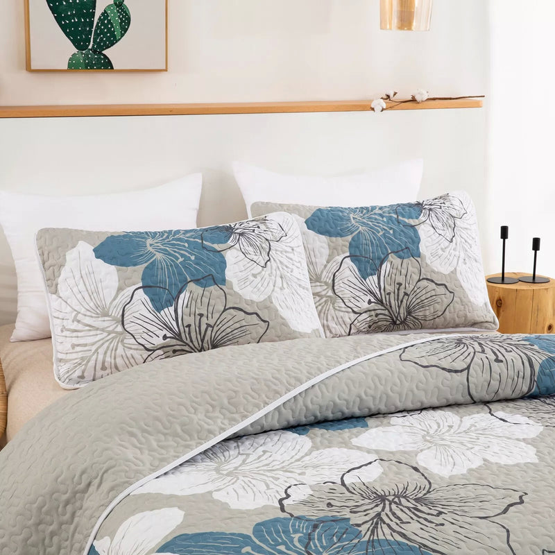 Intricate Quilted Coverlet and Pillowcases Set: Artistry in Every Stitch