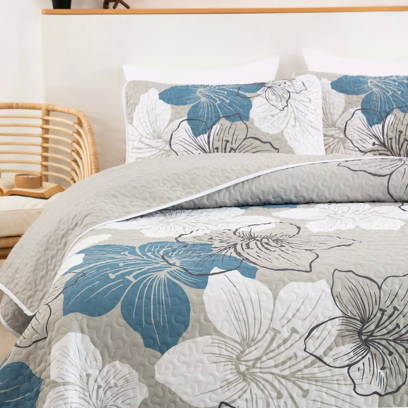 Intricate Quilted Coverlet and Pillowcases Set: Artistry in Every Stitch