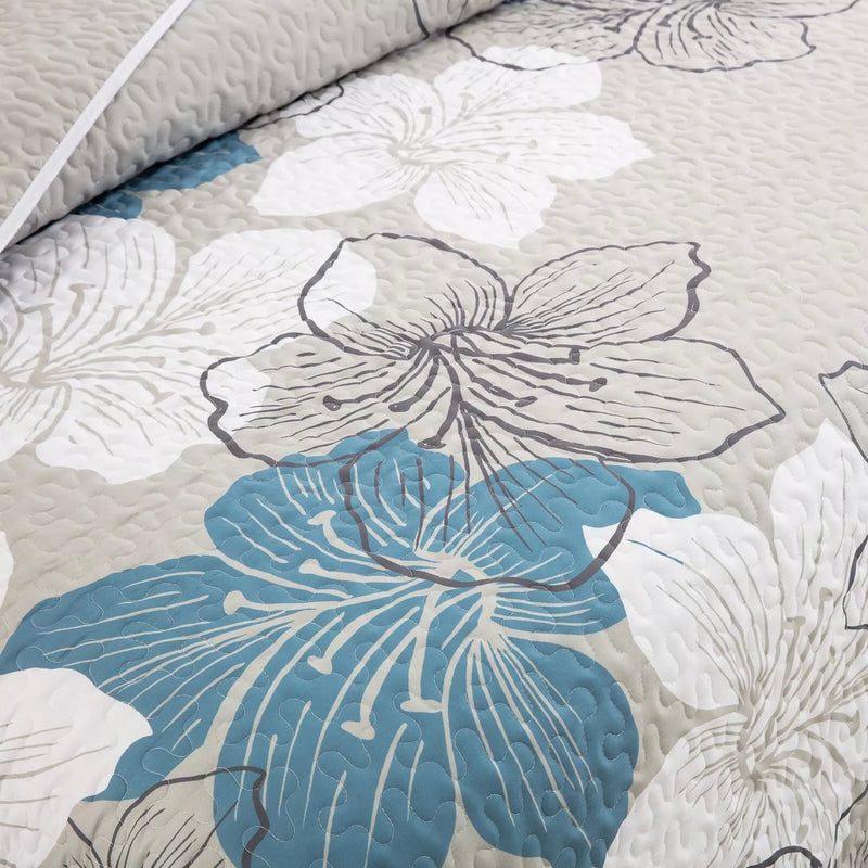 Intricate Quilted Coverlet and Pillowcases Set: Artistry in Every Stitch