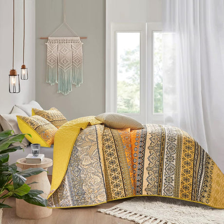 Lively Quilted bedspread and pillowcovers set: Add Vibrancy to Your Room