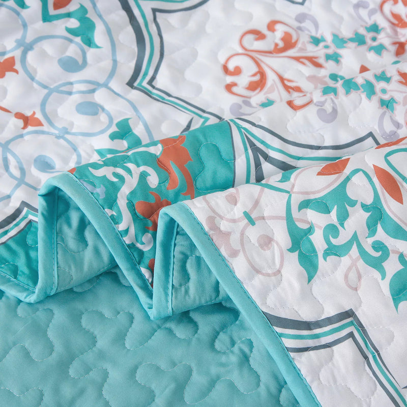 Opulent Quilted bedspread and pillowcovers set: Add a Touch of Elegance