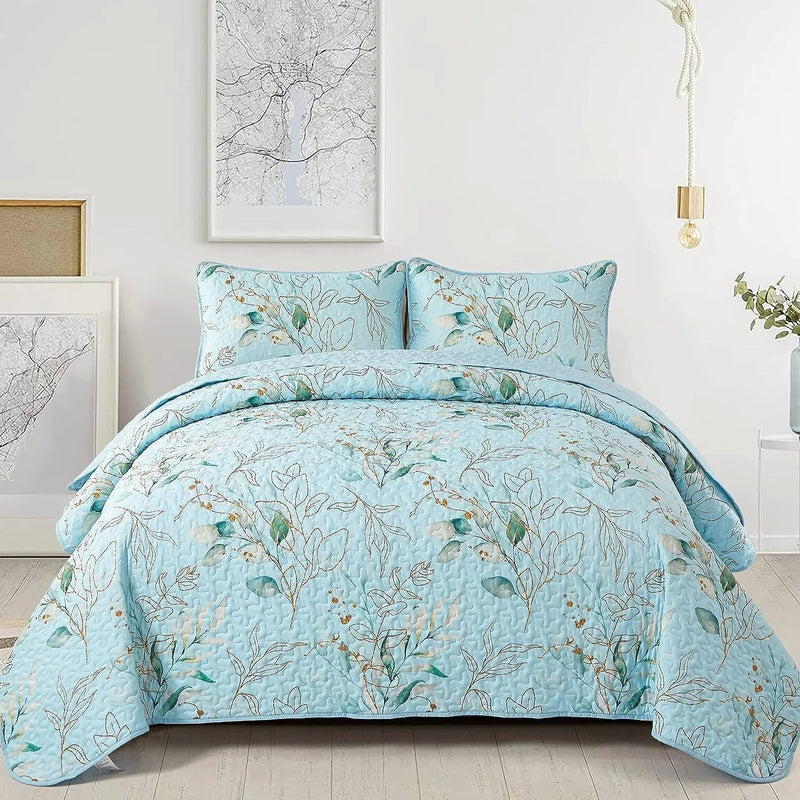 Heavenly Quilted coverlet and pillowcovers set: Cozy and Warm