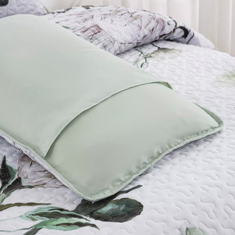 Deluxe Quilted Bedspread and Pillowcases Set: Infuse Your Bedroom with Style