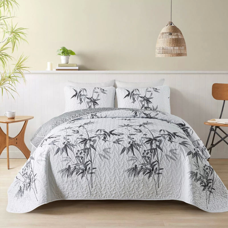 Finely Quilted Bedspread and Pillowcases Set: A Blend of Art and Comfort