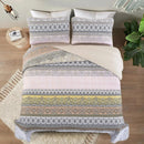 Crafted Quilted Bedspread and Pillowcases Set: A Testament to Skilled Craftsmanship