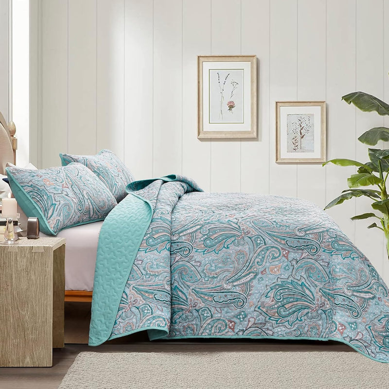 Distinctive Quilted Coverlet and Pillowcases Set: Make a Bold Statement