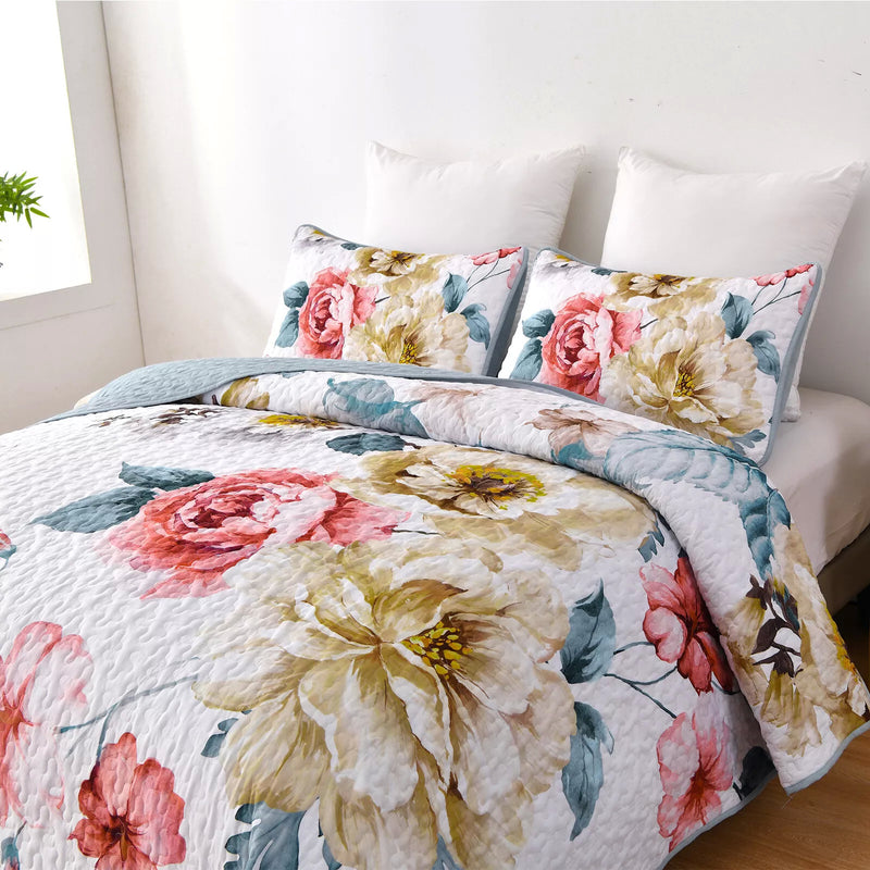 Vibrant Quilted Bedspread and Pillowcases Set: Add Color and Comfort to Your Space