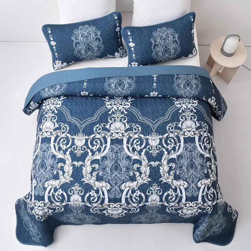 Alluring Quilted bedspread and pillowcovers set: Luxurious Bedroom Addition