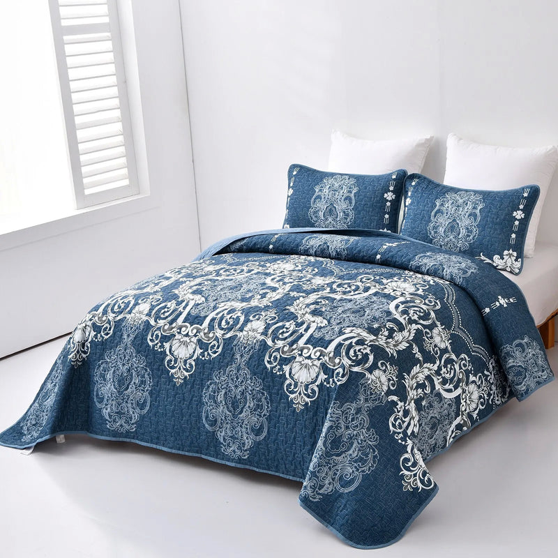 Alluring Quilted bedspread and pillowcovers set: Luxurious Bedroom Addition