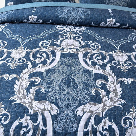 Alluring Quilted bedspread and pillowcovers set: Luxurious Bedroom Addition