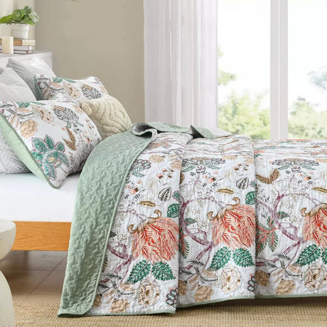 Understated Quilted coverlet and pillowcovers set: Subtle Elegance