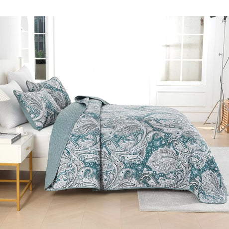 Vintage Quilted bedspread and pillowcovers set: Nostalgic Appeal