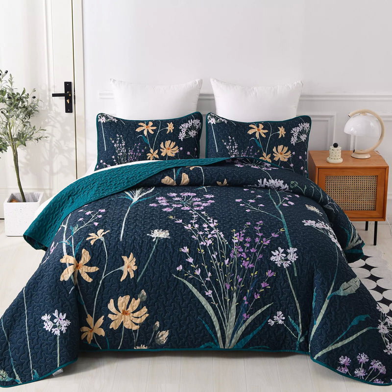 Abstract Quilted coverlet and pillowcovers set: Unique and Artistic