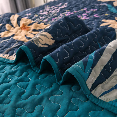 Abstract Quilted coverlet and pillowcovers set: Unique and Artistic