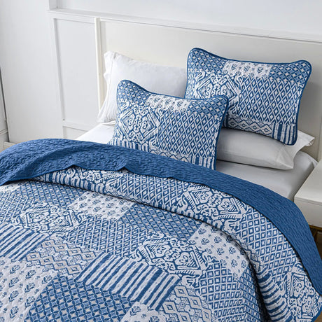 Blissful Quilted bedspread and pillowcovers set: Relax in Style