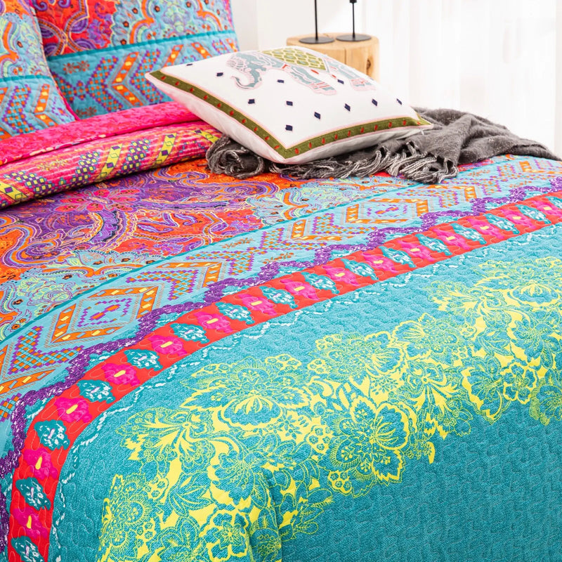 Colorful Quilted bedspread and pillowcovers set: Add a Splash of Color