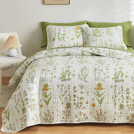 Artistic Quilted coverlet and pillowcovers set: Unleash Your Creativity