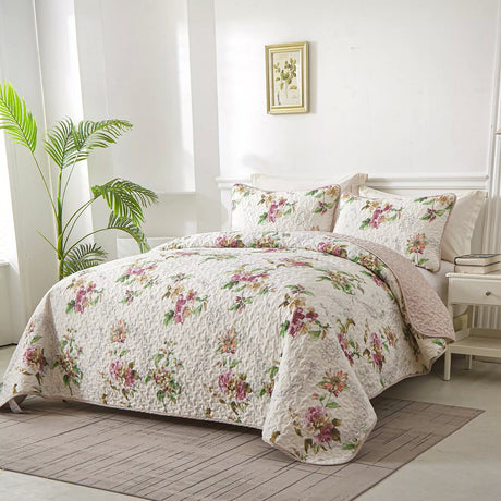 Artisan Quilted Coverlet and Pillowcases Set: A Masterpiece for Your Bed