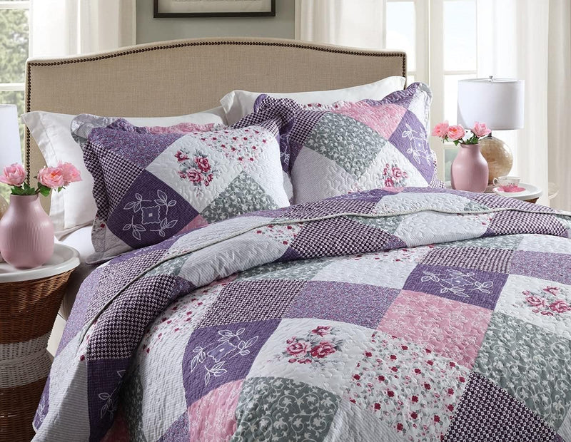 Quaint Quilted bedspread and pillowcovers set: Perfect for a Cozy Retreat