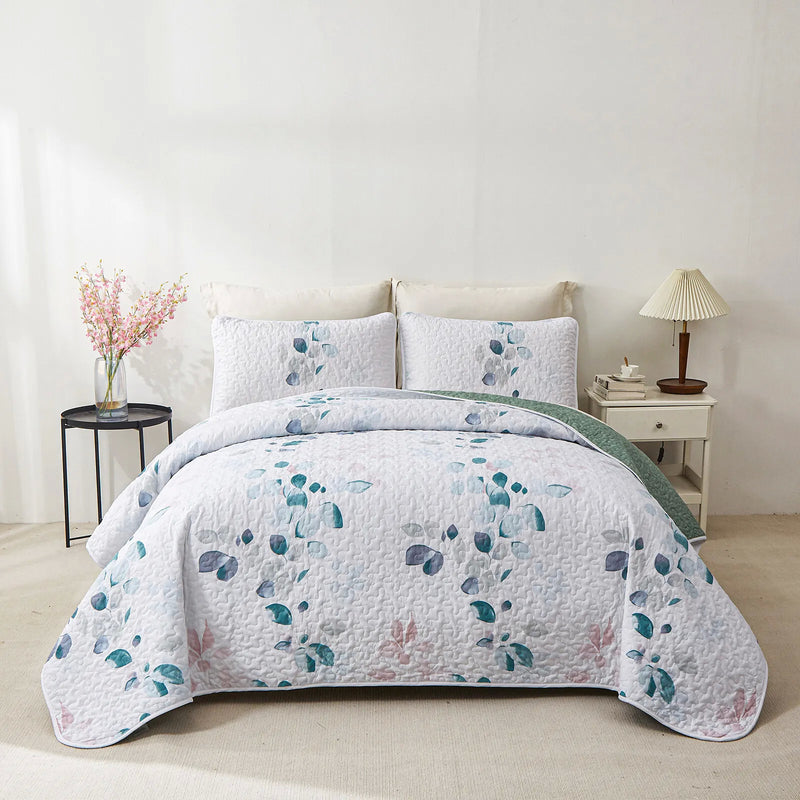 Refreshing Quilted bedspread and pillowcovers set: Cool and Inviting