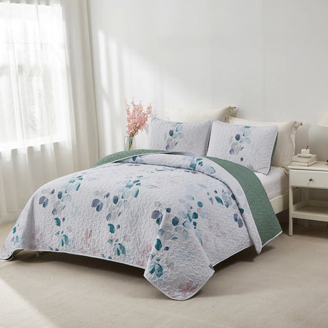 Refreshing Quilted bedspread and pillowcovers set: Cool and Inviting