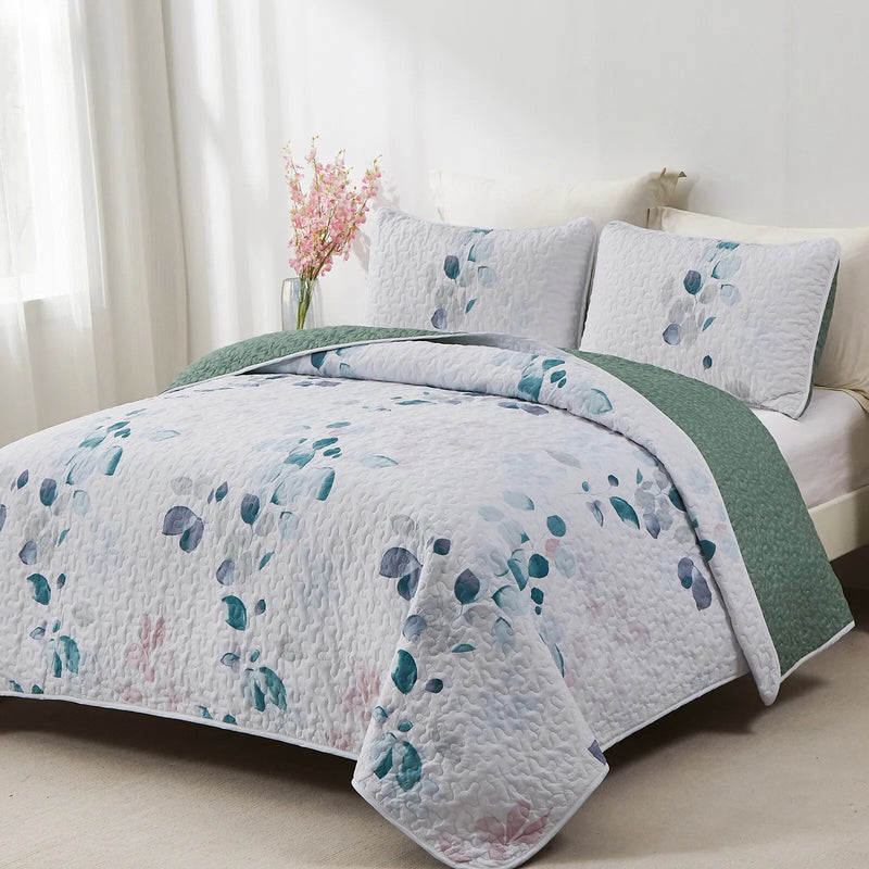 Refreshing Quilted bedspread and pillowcovers set: Cool and Inviting