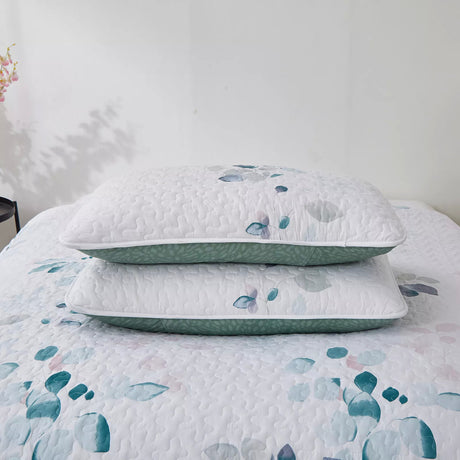 Refreshing Quilted bedspread and pillowcovers set: Cool and Inviting