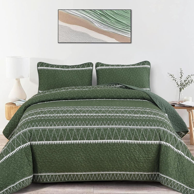 Elegant Quilted Bedspread and Pillowcases Set: Perfect for a Luxe Bedroom Feel