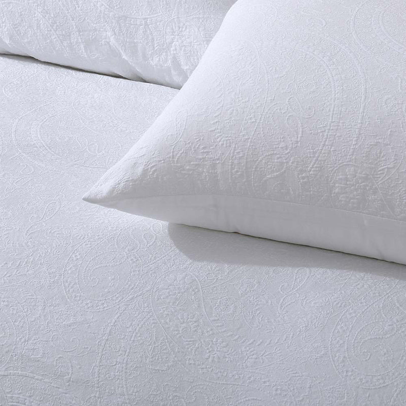 Accessorize Elma White Jacquard Quilt Cover Set Queen